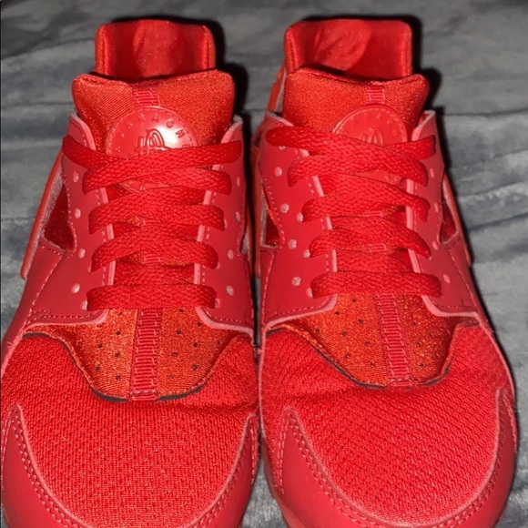 red huarache shoes nike